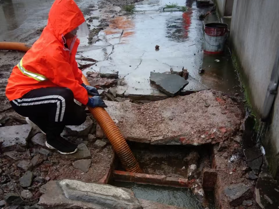 睢阳专业清理污水池 炜誉市政以规范流程守护城市 “肠道”