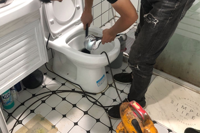 睢阳马桶堵塞自己疏通还是找师傅?专业上门服务让你省时更省心